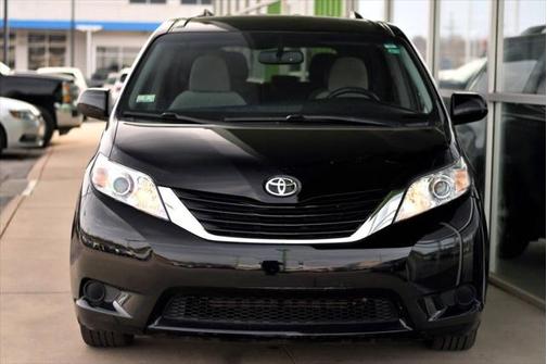 2017 Toyota Sienna LE