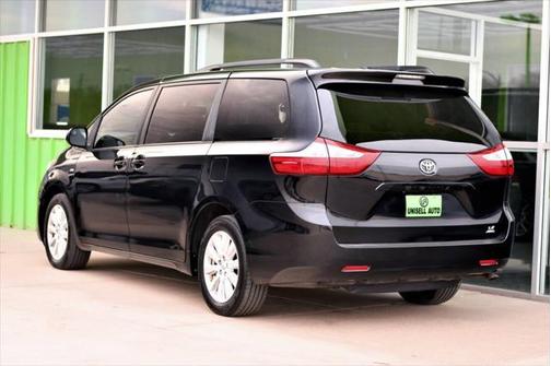 2017 Toyota Sienna LE