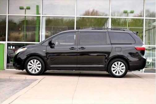 2017 Toyota Sienna LE