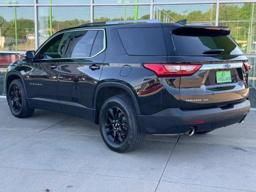 Black 2018 Chevrolet Traverse LT Cloth