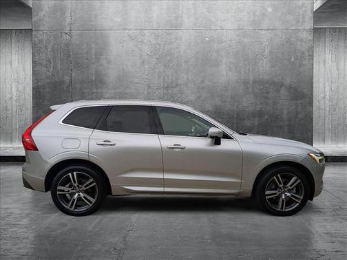 2021 Volvo XC60 T5 Momentum