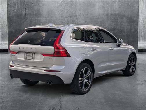 2021 Volvo XC60 T5 Momentum