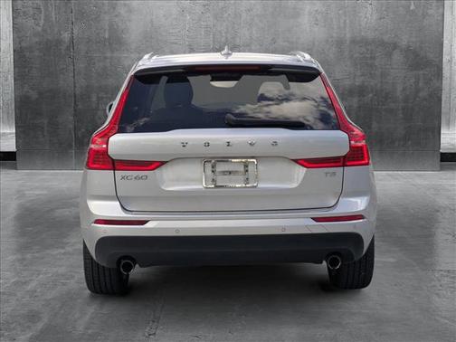 2021 Volvo XC60 T5 Momentum