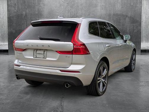 2021 Volvo XC60 T5 Momentum