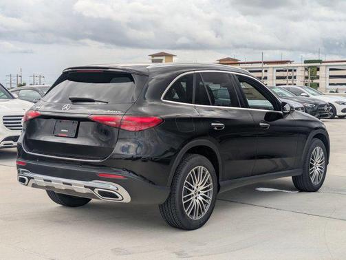 2026 Mercedes-Benz GLC 300 4MATIC