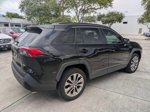 2021 Toyota RAV4 XLE Premium