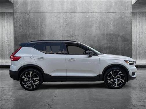 2020 Volvo XC40 T5 R-Design