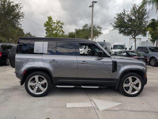 2024 Land Rover Defender 110 P500 SE