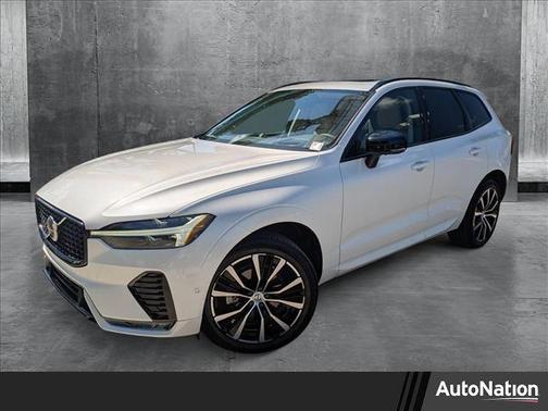 2024 Volvo XC60 B5 Ultimate Dark Theme