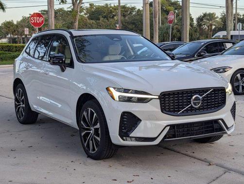 2024 Volvo XC60 B5 Ultimate Dark Theme