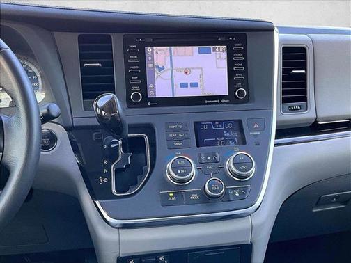 2018 Toyota Sienna XLE Premium