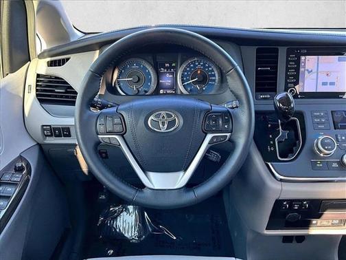 2018 Toyota Sienna XLE Premium
