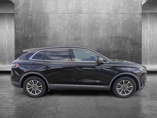 2019 Lincoln Nautilus Select