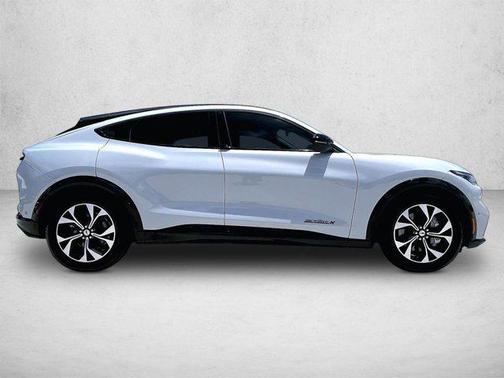 Star White Metallic Tri-Coat 2023 Ford Mustang Mach-E Premium