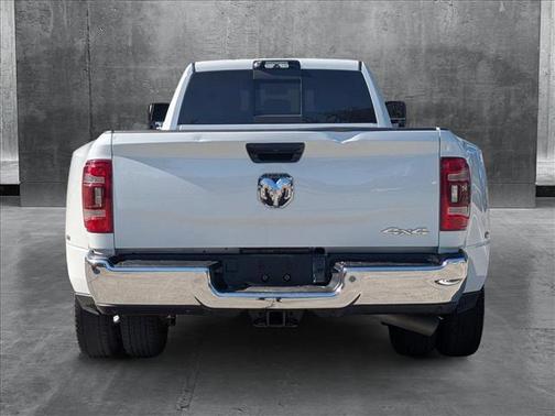 2023 RAM 3500 Tradesman Crew Cab 4x4 8' Box