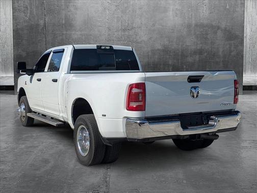 2023 RAM 3500 Tradesman Crew Cab 4x4 8' Box
