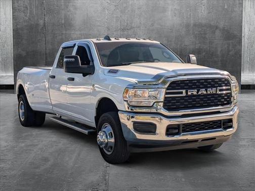 2023 RAM 3500 Tradesman Crew Cab 4x4 8' Box