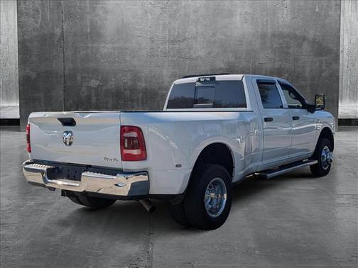 2023 RAM 3500 Tradesman Crew Cab 4x4 8' Box