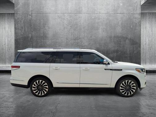 2022 Lincoln Navigator Black Label