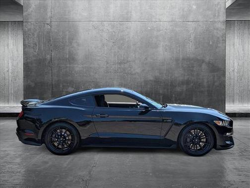 2017 Ford Shelby GT350 Base