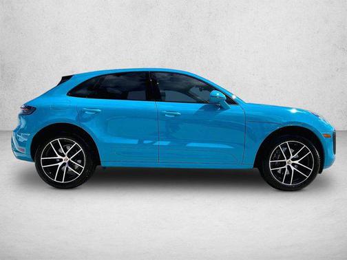 Gentian Blue Metallic 2023 Porsche Macan Macan