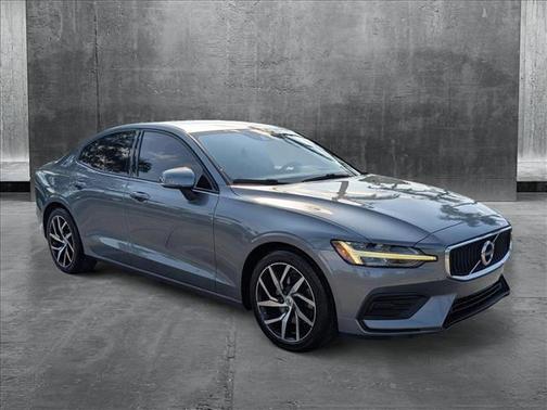 2020 Volvo S60 T5 Momentum