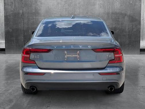 2020 Volvo S60 T5 Momentum