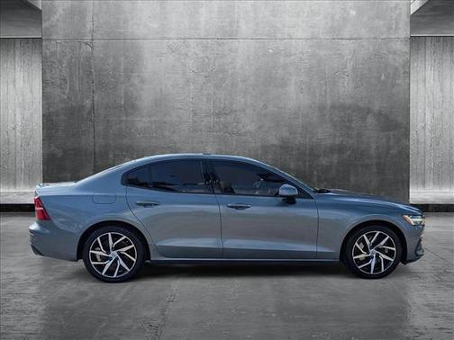 2020 Volvo S60 T5 Momentum