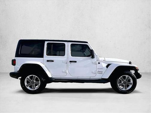 Bright White Clearcoat 2022 Jeep Wrangler Unlimited Sahara