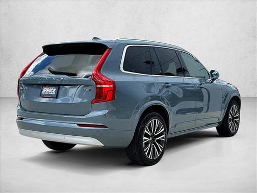 2022 Volvo XC90 T6 Momentum