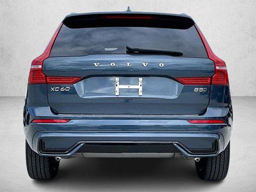 2024 Volvo XC60 B5 Plus Dark Theme