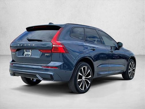 2024 Volvo XC60 B5 Plus Dark Theme