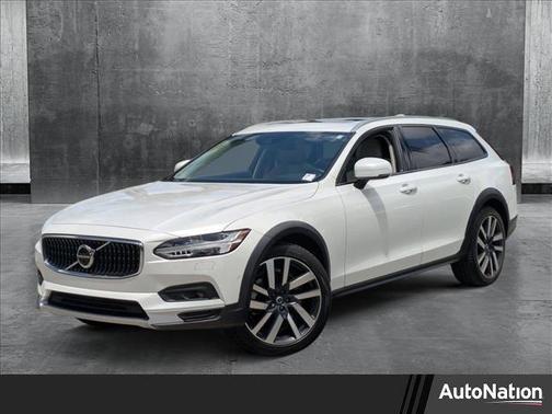 2021 Volvo V90 Cross Country T6