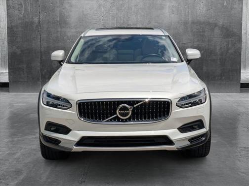 2021 Volvo V90 Cross Country T6