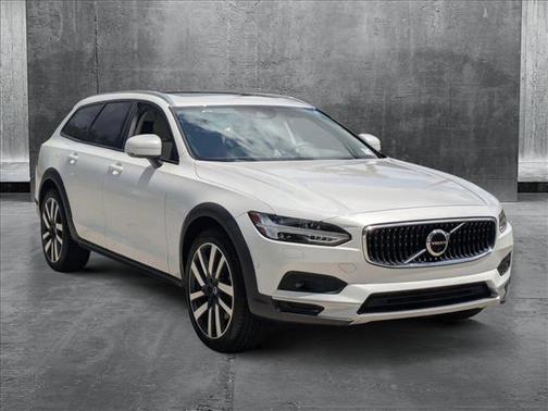 2021 Volvo V90 Cross Country T6