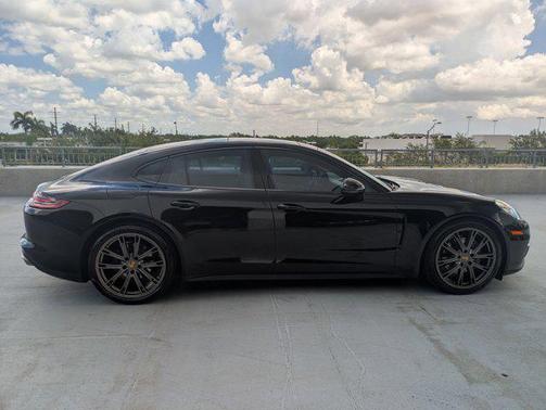 2018 Porsche Panamera RWD