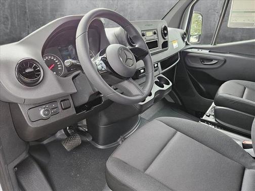 2025 Mercedes-Benz Sprinter 2500 Standard Roof