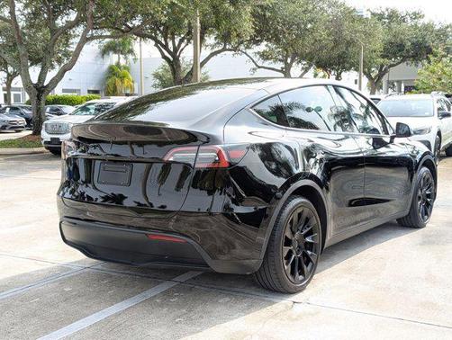 2022 Tesla Model Y Long Range Dual Motor All-Wheel Drive