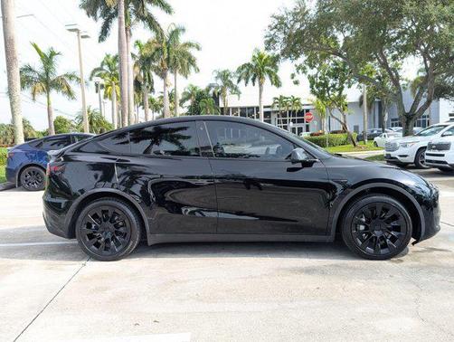2022 Tesla Model Y Long Range Dual Motor All-Wheel Drive