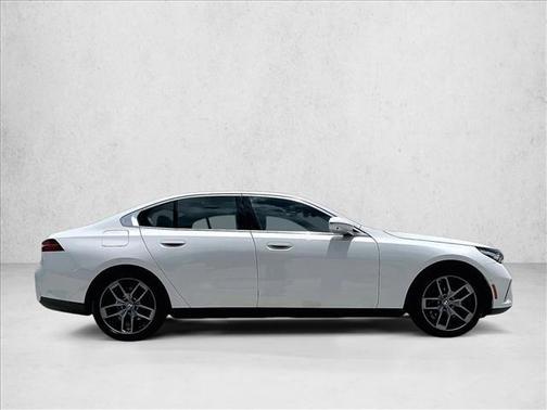 Mineral White Metallic 2026 BMW 530 530i