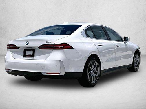 Mineral White Metallic 2026 BMW 530 530i