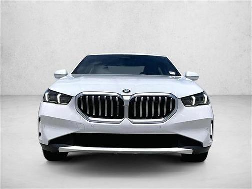 Mineral White Metallic 2026 BMW 530 530i