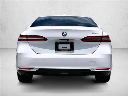 Mineral White Metallic 2026 BMW 530 530i