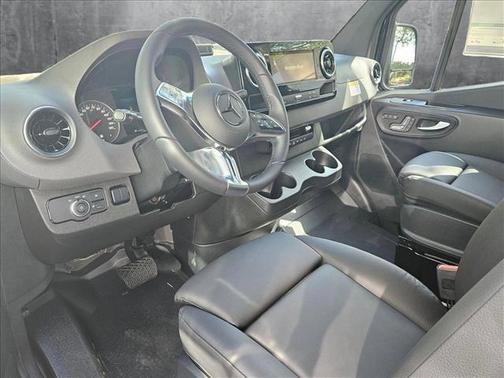 2025 Mercedes-Benz Sprinter 2500 Standard Roof