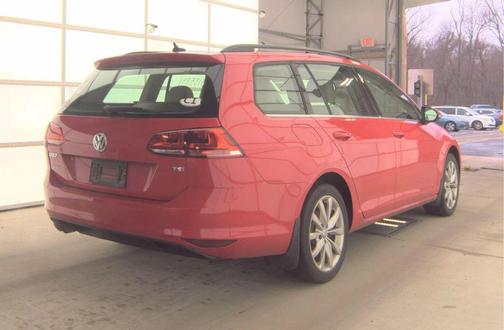 2015 Volkswagen Golf SportWagen TSI SE 4-Door