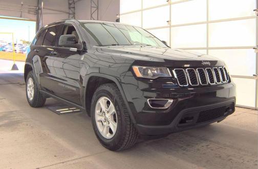 Diamond Black Crystal Pearlcoat 2017 Jeep Grand Cherokee Laredo