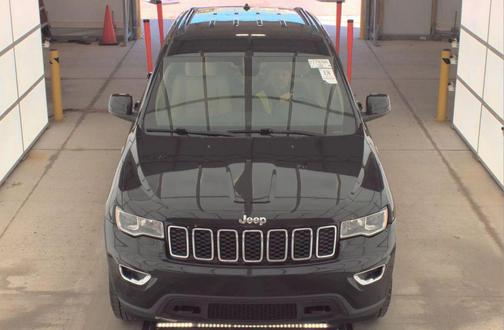 Diamond Black Crystal Pearlcoat 2017 Jeep Grand Cherokee Laredo
