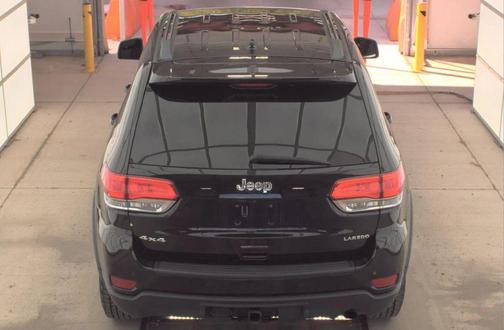 Diamond Black Crystal Pearlcoat 2017 Jeep Grand Cherokee Laredo