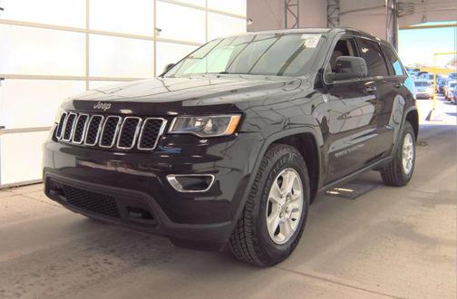 Diamond Black Crystal Pearlcoat 2017 Jeep Grand Cherokee Laredo
