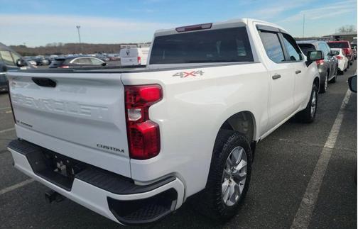 2022 Chevrolet Silverado 1500 Custom